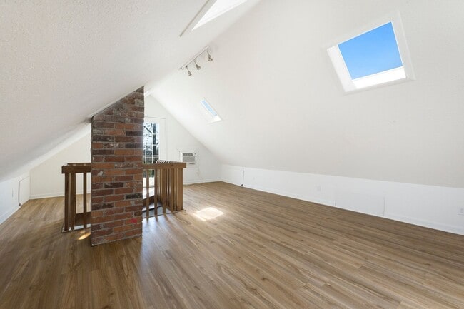 Building Photo - 3 Bedroom home! **2ND MONTH RENT FREE*