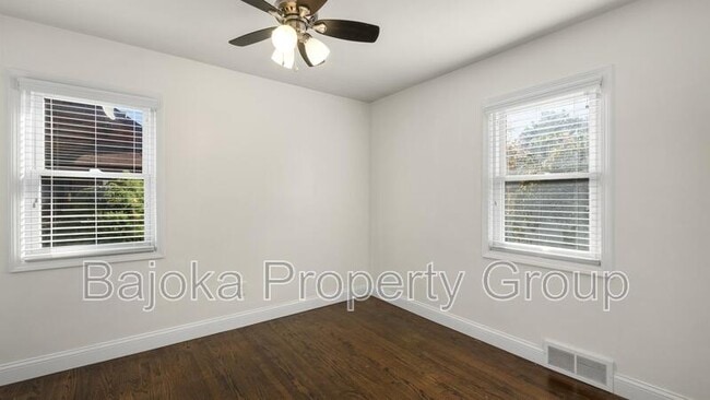 Building Photo - 2626 Windemere Rd