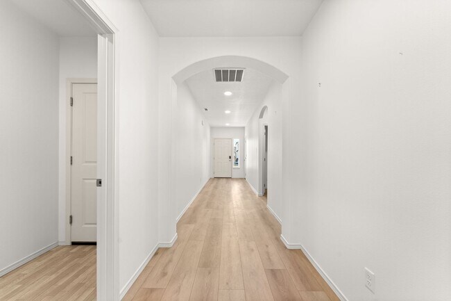 Building Photo - 8581 N Orch Ct