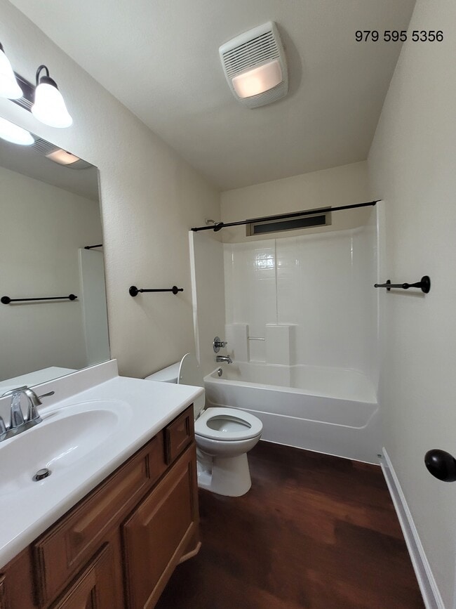 Building Photo - 1204 Robinsville Ct