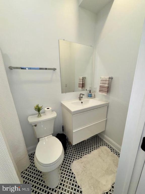 Building Photo - 106 S Church St