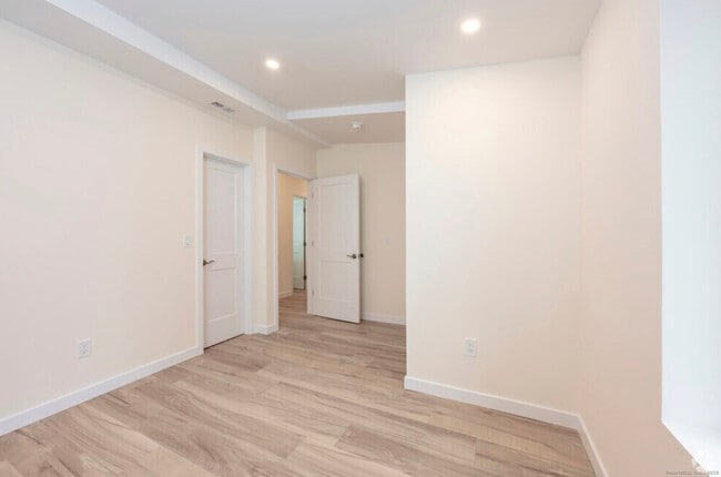 Building Photo - 141 Bridge St