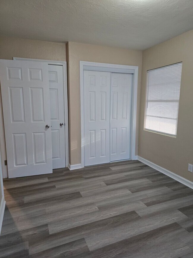 Building Photo - 1001 N Bracewell Dr