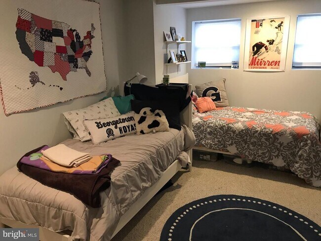 Building Photo - 1318 35th St NW