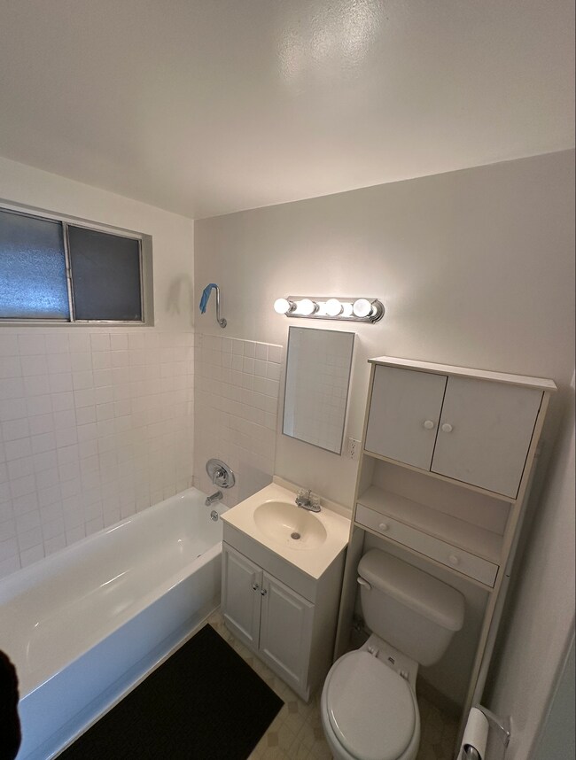 Building Photo - 72 S Parkwood Ave