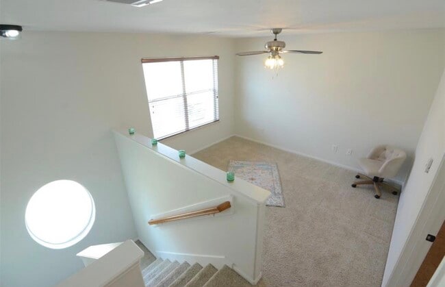 Building Photo - 2201 Naomi St