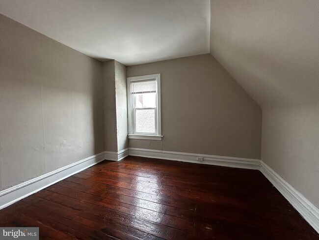 Building Photo - 272 MAPLE