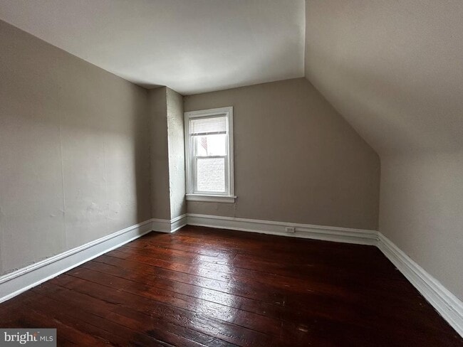 Building Photo - 272 Maple Ave