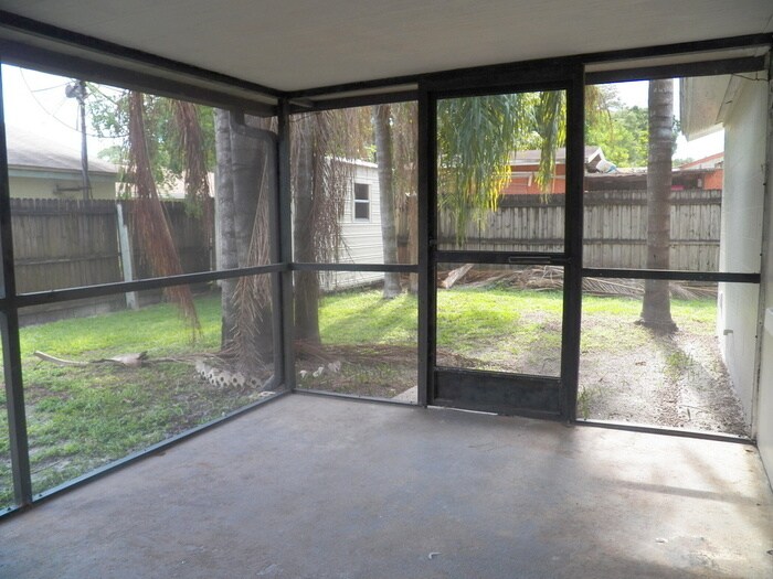 Building Photo - 9402 Lonsdale Ct