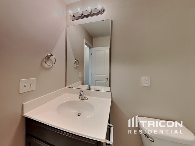 Building Photo - 4438 Oak Pointe Dr