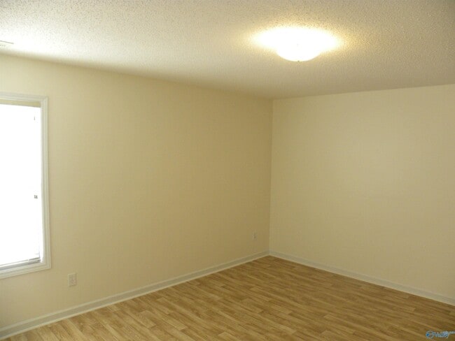 Building Photo - 409 Jasmine Dr