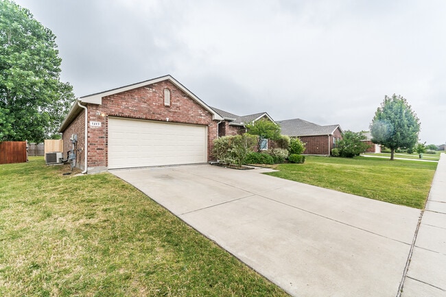 Building Photo - 1413 Gordon Dr