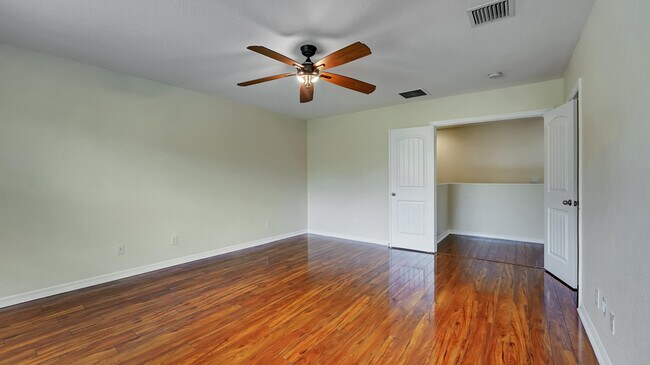 Building Photo - 6439 Azura Lake Rd