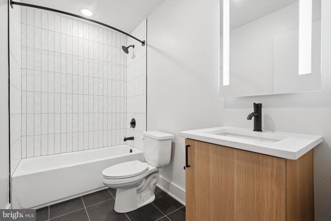 Building Photo - 5521 Wayne Ave