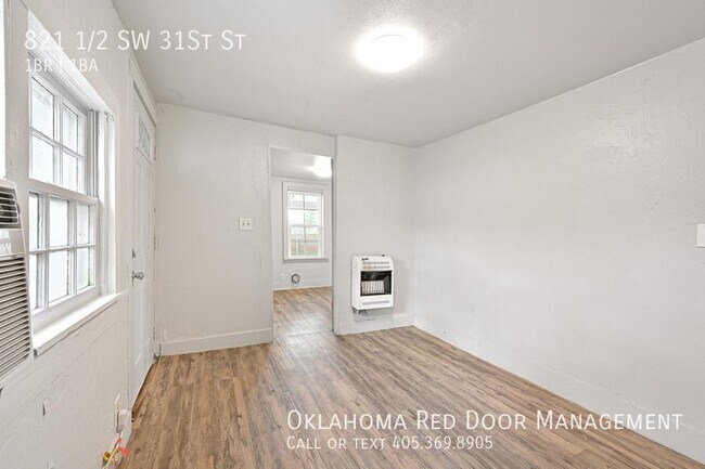 Building Photo - 821 1/2 SW 31St St-