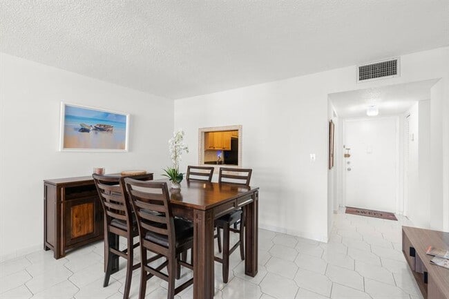 Building Photo - 1825 S Ocean Dr