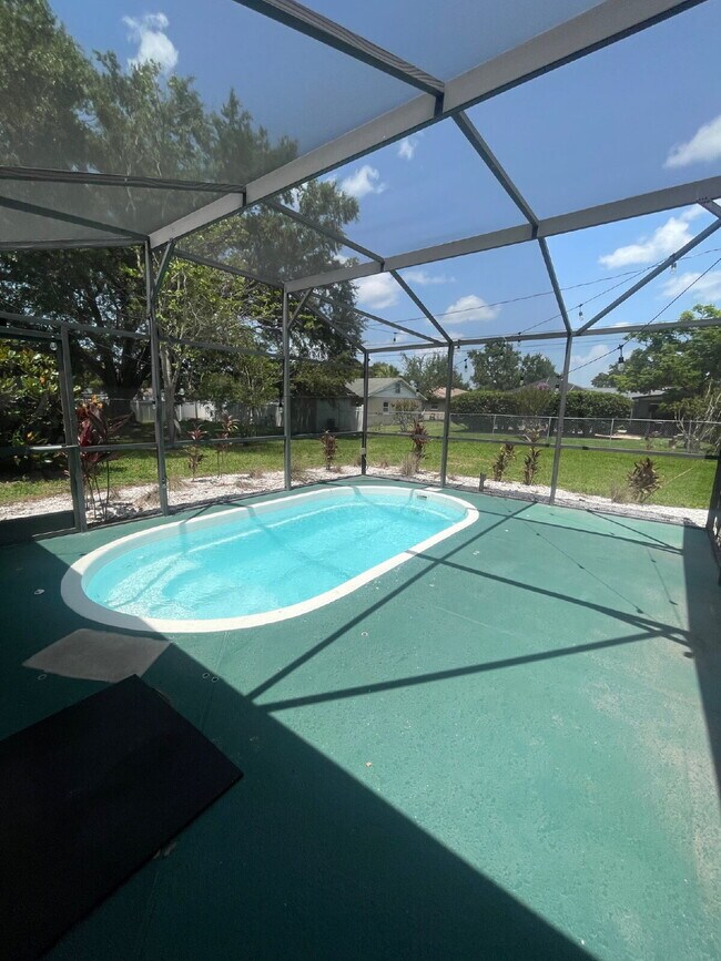 Building Photo - 3/2 Pool Home in St. Cloud, Florida