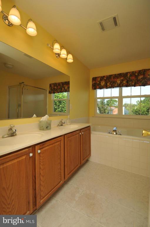 Building Photo - 43156 Malloch Pl