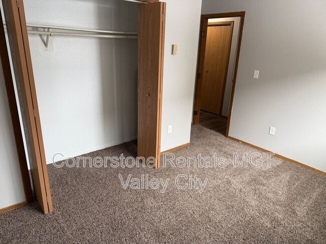 Building Photo - 912 9th Ave SE