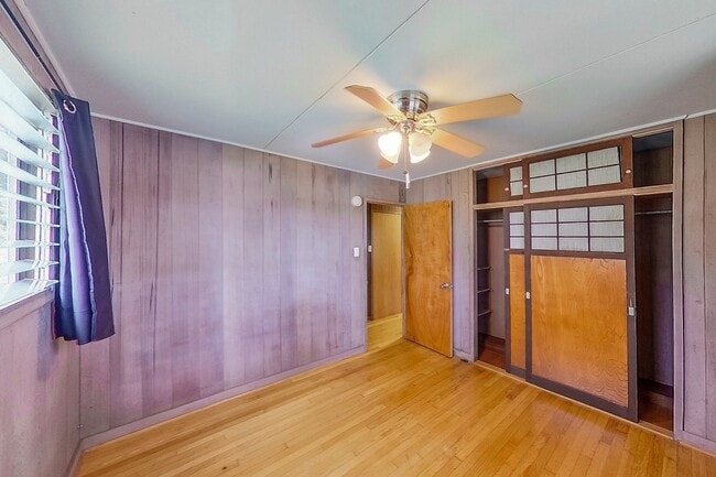 Building Photo - 2 Bed 1 Bath 1 Parking Apartment. 1 Year Lease.