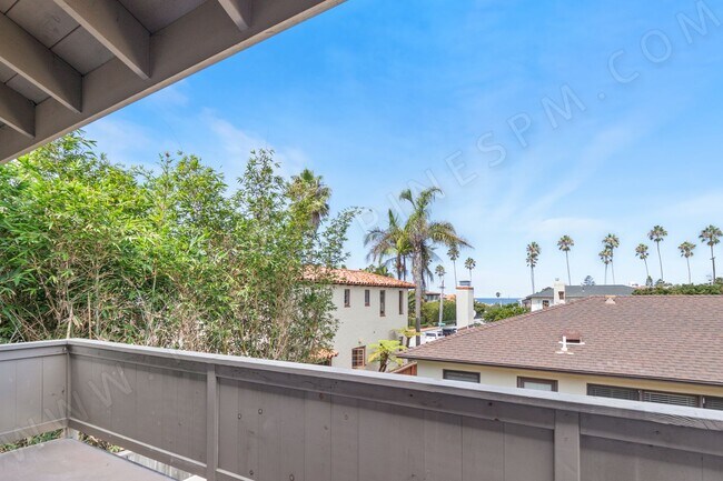 Building Photo - STUNNING 3BR Townhome with Garage, 1 BLOCK...