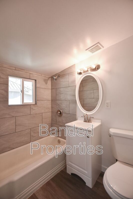Building Photo - 627 23rd St