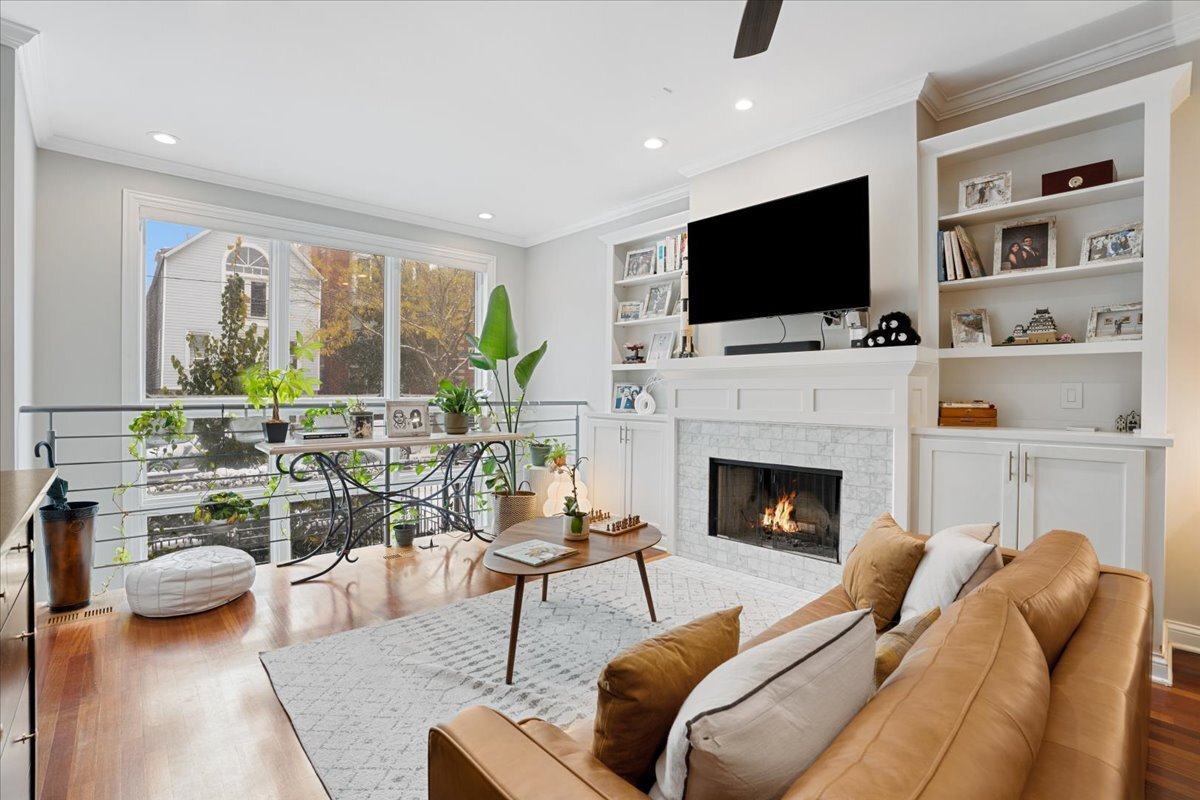 Building Photo - 1018 N Hermitage Ave