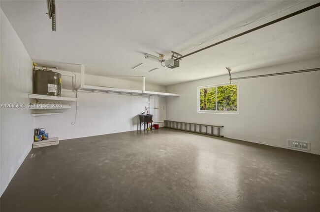 Building Photo - 13240 SW 70th Ave