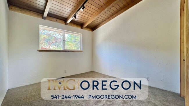 Building Photo - 4323 Galice Rd