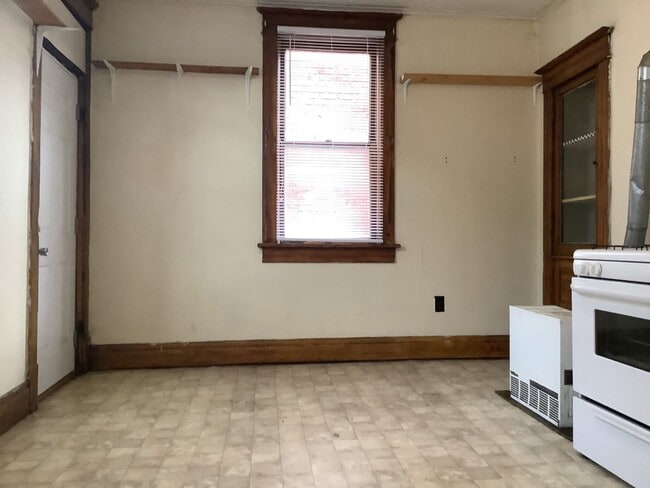 Building Photo - 503-503 McLane Ave