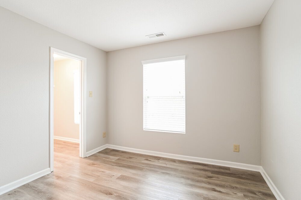 Building Photo - 13921 Lawrence Farm Ln