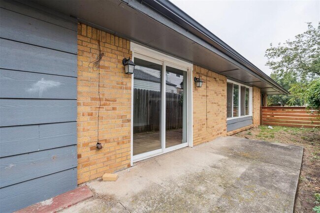 Building Photo - 4705 N Miller Ave