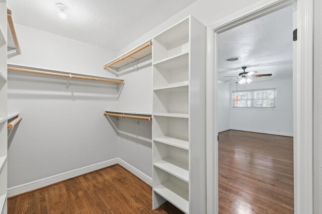 Building Photo - 1320 Woodvine Dr