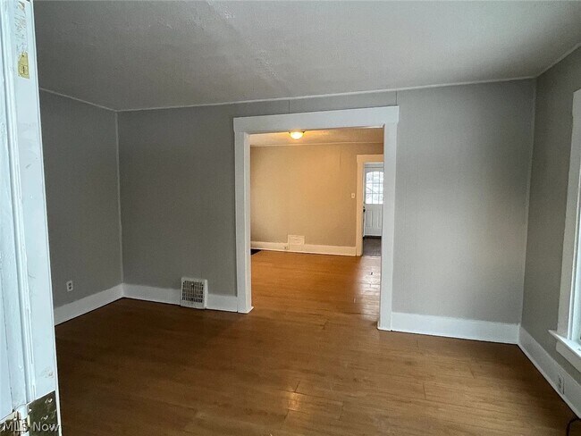 Building Photo - 384 W Bartges St