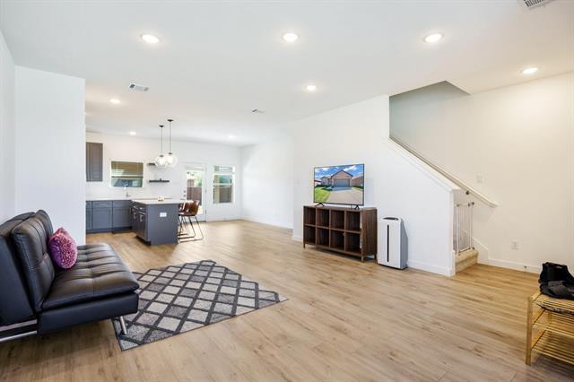 Building Photo - 2608 Ontario Dr