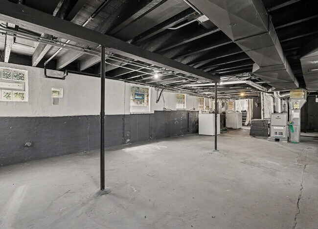 Building Photo - 10004 S Torrence Ave