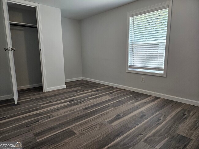 Building Photo - 150 Back St