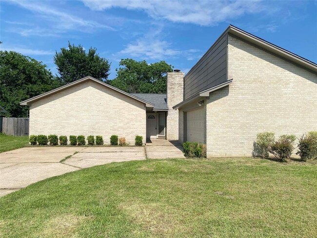 Building Photo - 323 Maybrook Dr