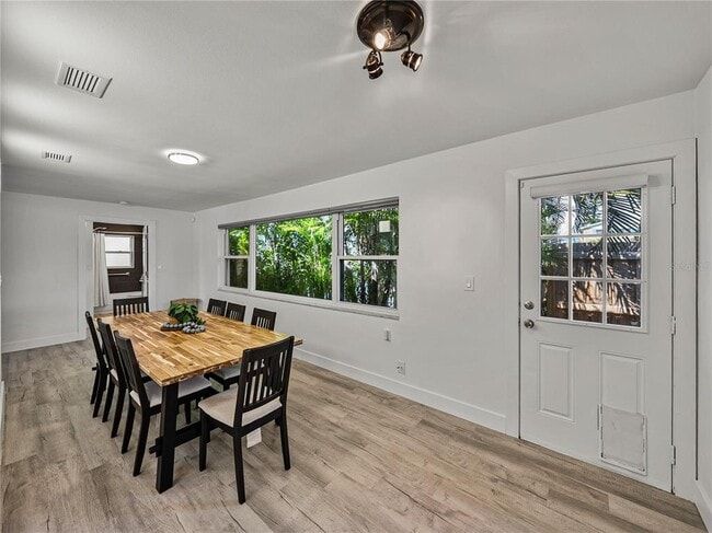 Building Photo - 7125 Shore Dr S