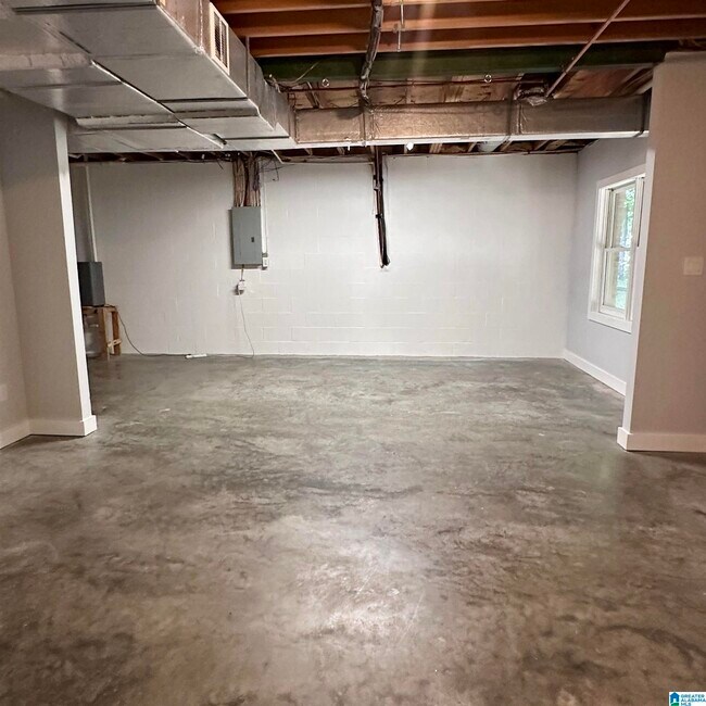 Building Photo - 5982 Valley Way