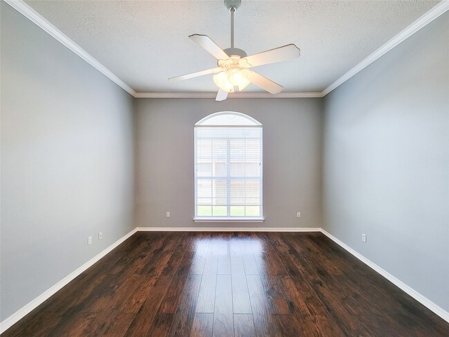 Building Photo - 12755 Mill Ridge Dr