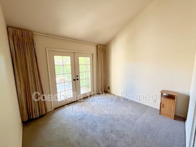 Building Photo - 112 Avellino Cir