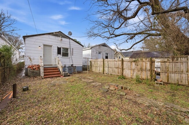 Building Photo - 126 Ash Ave