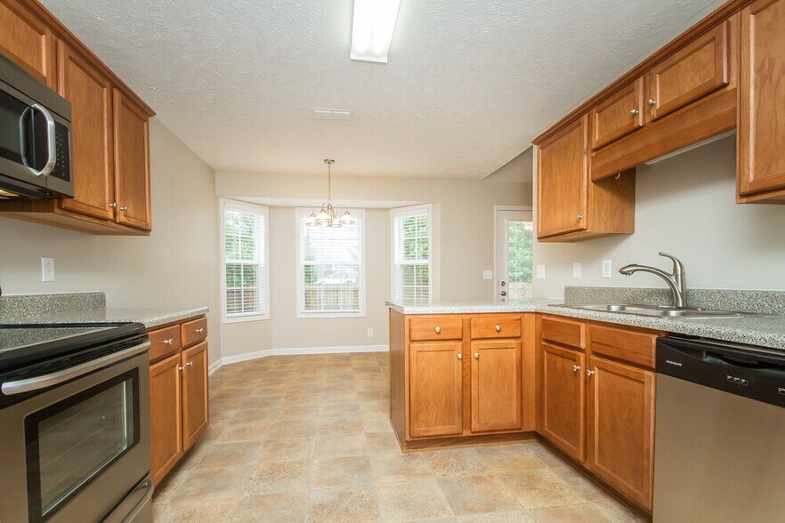 Building Photo - 1817 St Andrews Dr
