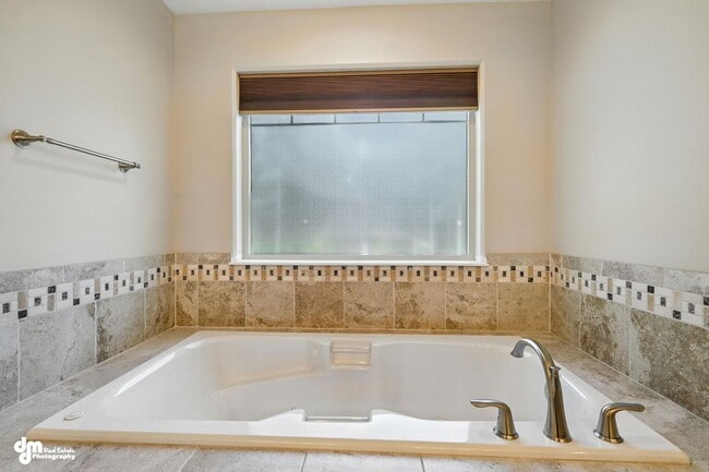 Building Photo - 4 Bedroom | 2.5 Bathroom | Garage - Conven...