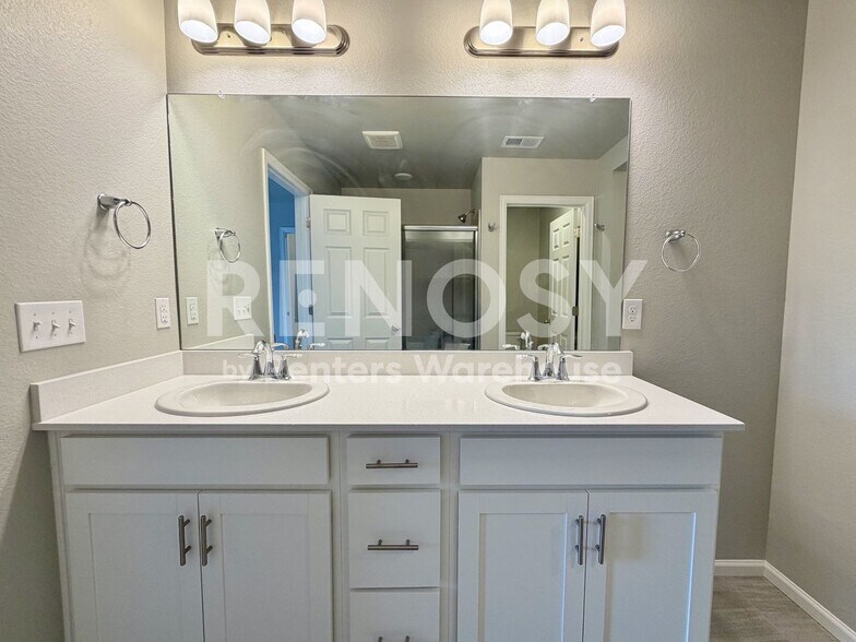 Building Photo - 11352 W Grand Dr