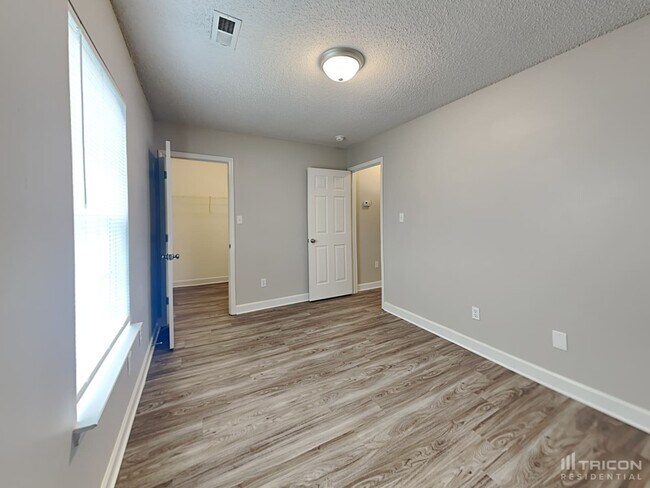 Building Photo - 607 Kingville Dr