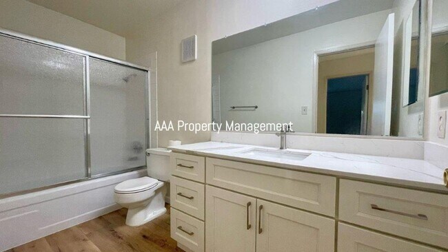 Building Photo - Walnut Creek! Beautiful remodeled 1 bedroom 1 bath location near John Muir Hospital and Heather F...