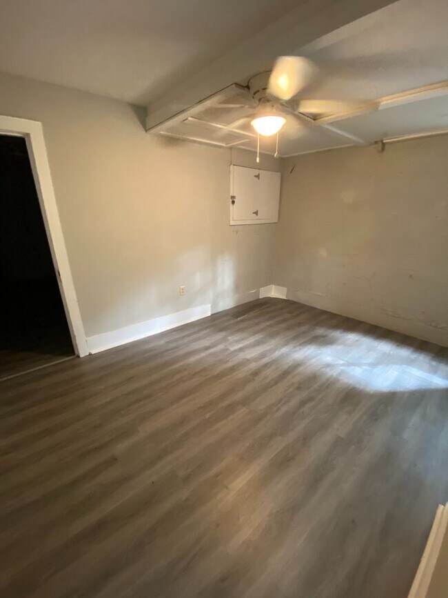 Building Photo - 406 Hietts Ln