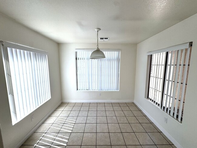 Building Photo - Beautiful Remodeled 3 bed, 2 bath home in convenient El Mirage neighborhood!